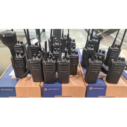 Motorola DP1400 UHF-handradio för professionellt bruk