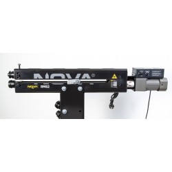 NOVA RM46 Pro-falsemaskin med stativ, designet og produsert i Finland.