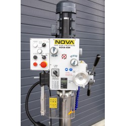 NOVA 40H Drilling/Milling Machine (feeding)