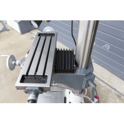 NOVA 40H Drilling/Milling Machine (feeding)