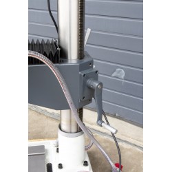 NOVA 40H Drilling/Milling Machine (feeding)