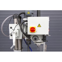 NOVA 40H Drilling/Milling Machine (feeding)