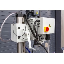 NOVA 40H Drilling/Milling Machine (feeding)