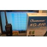Wouxun KG-819 RHA68 PLUS, 5 W käsiraadio mitmekülgsete tarvikutega.